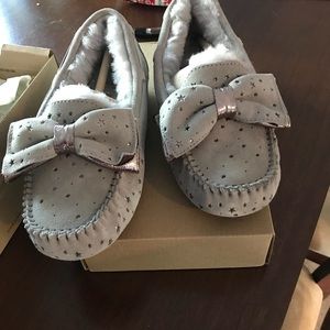 UGG slippers size 5